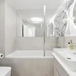Golden Suite, River&old Town View, Free Parking * Pozsony