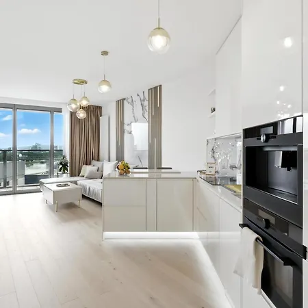 Golden Suite, River&old Town View, Free Parking Apartament Bratysława