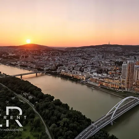 Golden Suite, River&old Town View, Free Parking Apartament Bratysława