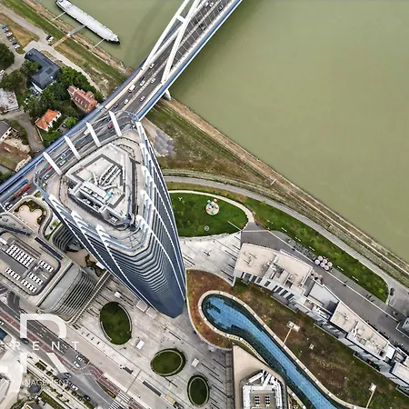 Golden Suite, River&old Town View, Free Parking דירה *