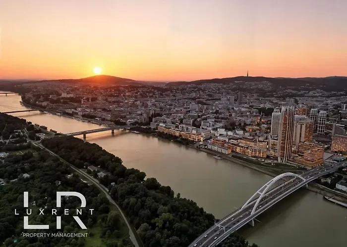 Golden Suite, River&old Town View, Free Parking 아파트