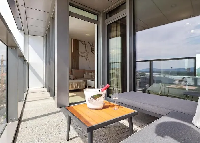 아파트 Golden Suite, River&old Town View, Free Parking 브라티슬라바