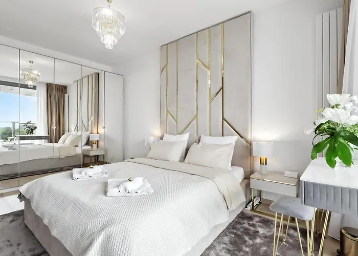 Golden Suite, River&old Town View, Free Parking 아파트