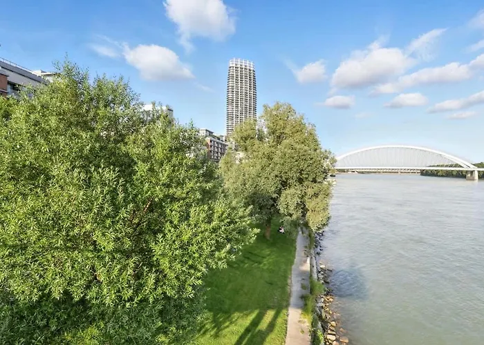 Golden Suite, River&old Town View, Free Parking 아파트