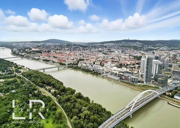 Golden Suite, River&old Town View, Free Parking Apartmán
