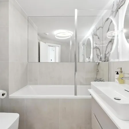 Golden Suite, River&old Town View, Free Parking * Bratislava