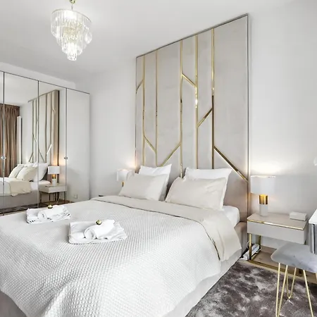 Golden Suite, River&old Town View, Free Parking 公寓