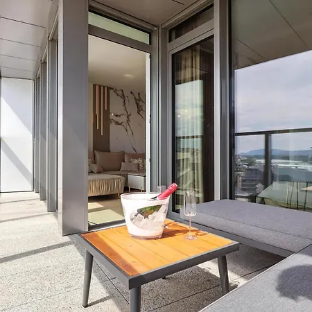 Golden Suite, River&old Town View, Free Parking 公寓 布拉迪斯拉发