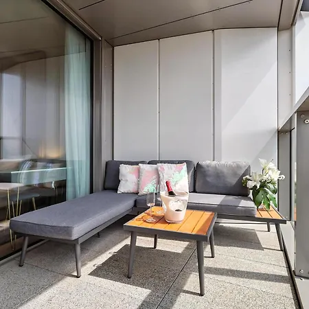 公寓 Golden Suite, River&old Town View, Free Parking