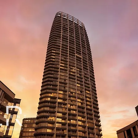 Apartment Golden Suite, River&old Town View, Free Parking *