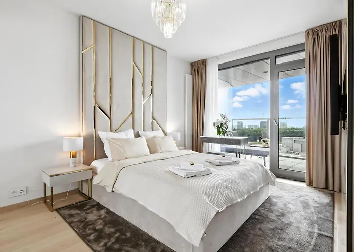 Golden Suite, River&old Town View, Free Parking Apartment