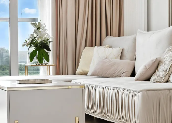 Golden Suite, River&old Town View, Free Parking Apartment