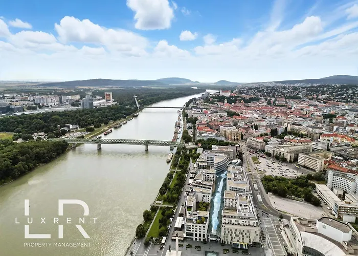 Apartment Golden Suite, River&old Town View, Free Parking Pressburg